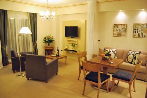 Otel Ava And 4*